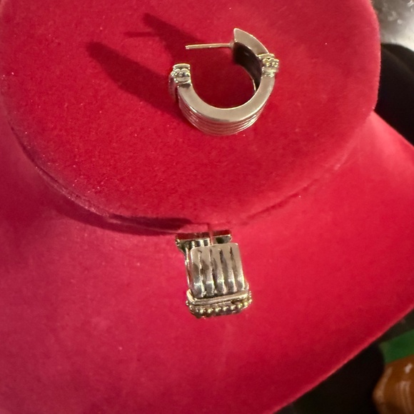 Authentic LAGOS Caviar Silver and 18K Gold Huggie Hoop Earring - Picture 6 of 9